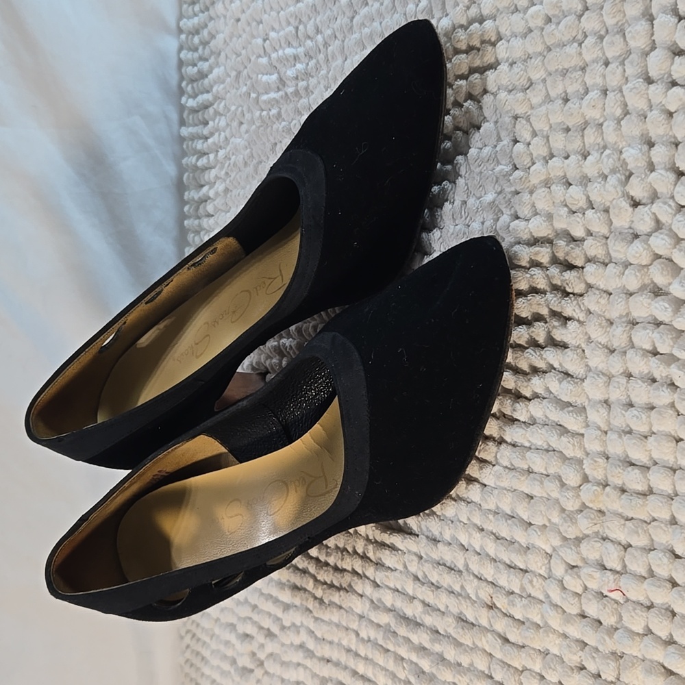 Red Cross Shoes Vintage Black Heels size 9.5
